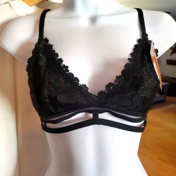 Black Lace Bralette - Picture 1 of 4